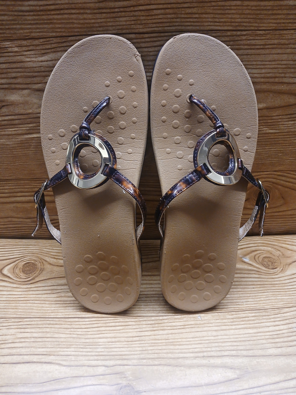 Vionic Women's Black & Brown Wave-Pattern Sole Sandal